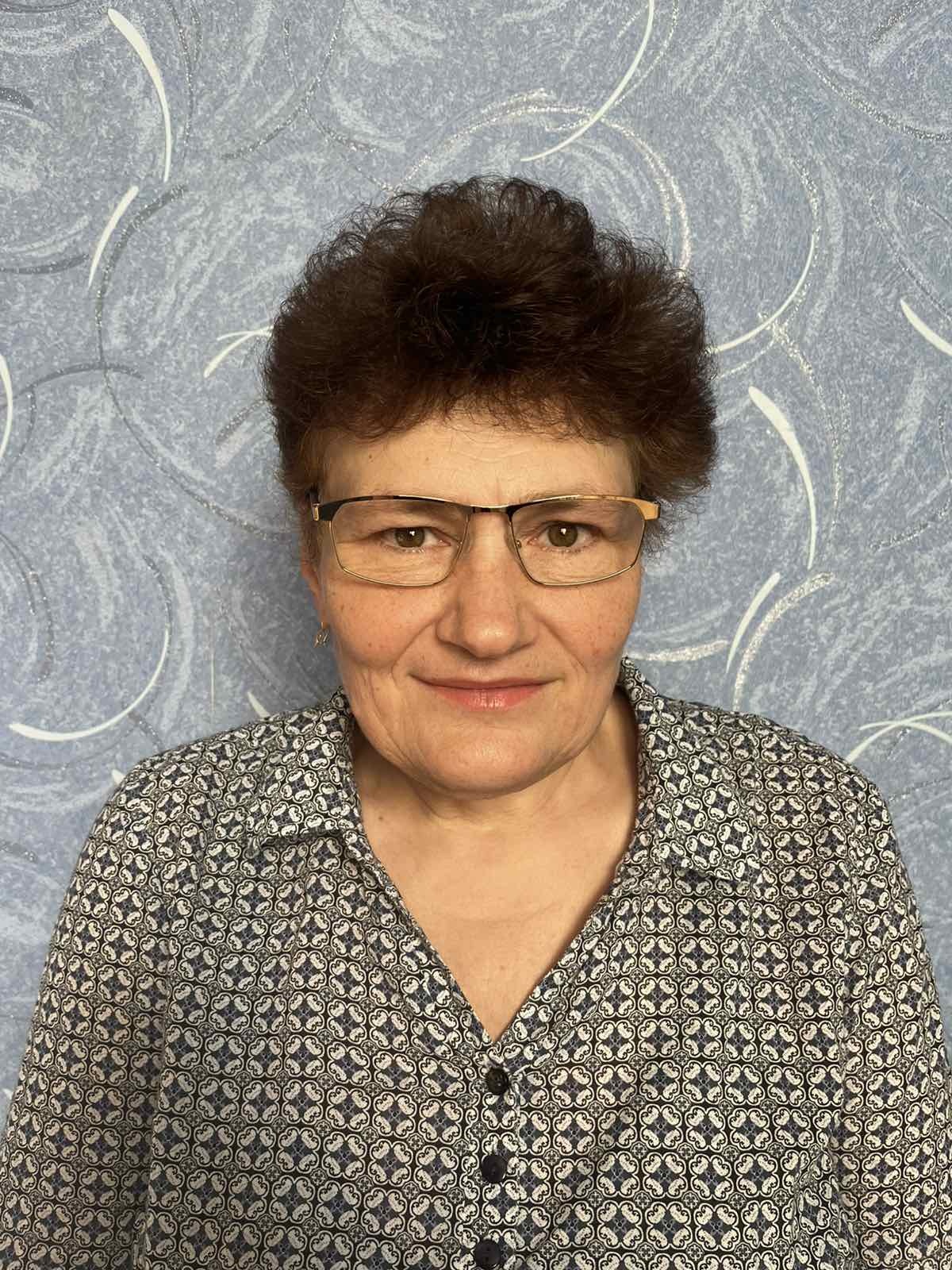 Репетитор з математики Ірина Сазонова — Mathema